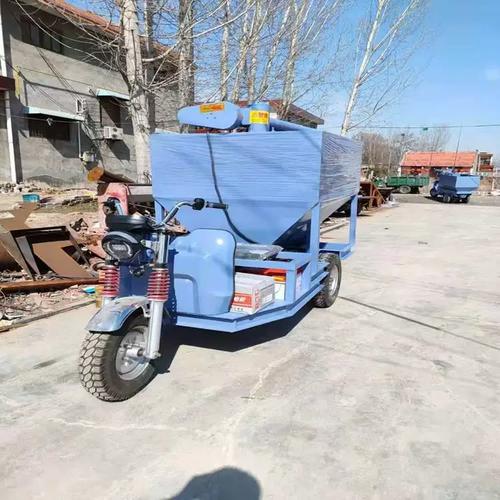 牛羊電動(dòng)撒料車養(yǎng)殖業(yè)三輪喂料車2立方養(yǎng)殖草料投料車